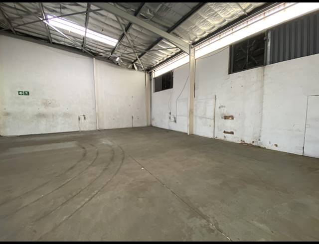 800M² WAREHOUSE TO LET IN SPRINGFIELD